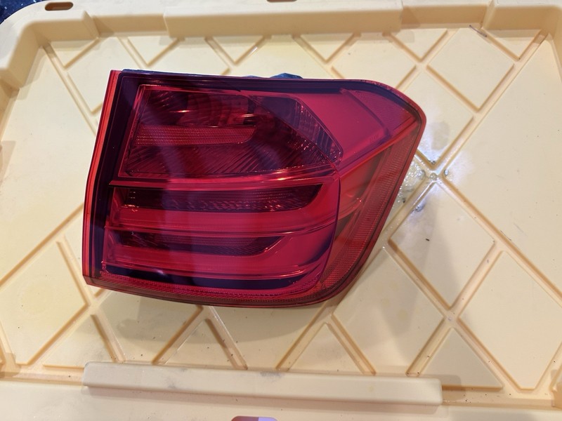 2012-2015 BMW F30 320iRIGHT PASSENGER SIDE OUTER TAIL LIGHT LED LAMP OEM