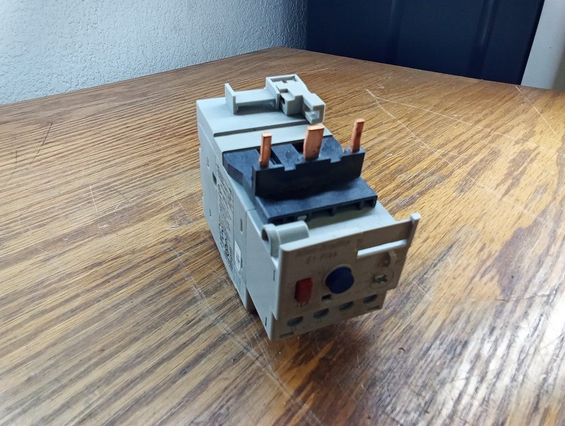 Allen Bradley E1 Plus Overload Relay 193-EEFD Ser C Contact Block