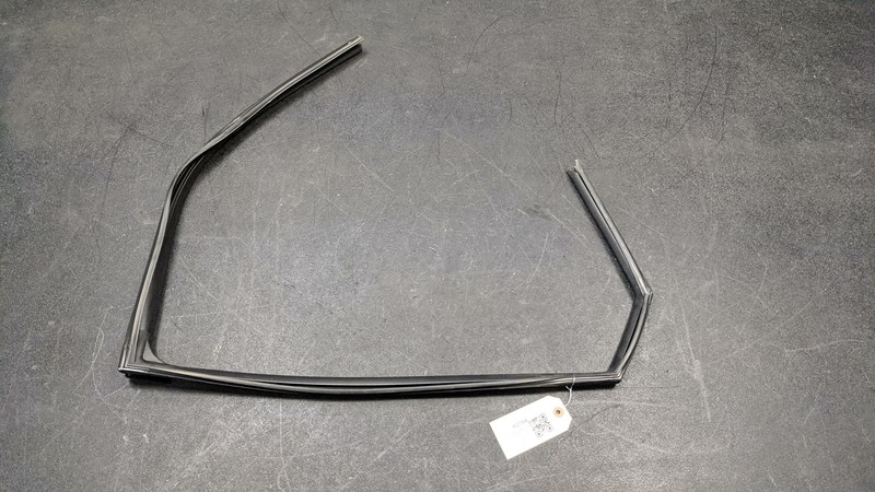 Rear Right Door Window Glass Run Channel 2020 Kia Soul 83540-K0000 2021