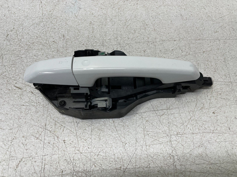 15-17 Land Rover Discovery Sport Front Left Driver Door Handle White 1381 OEM