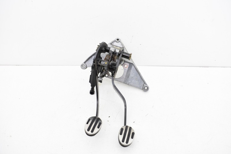 2006 Mini Cooper S R53 Manual Clutch & Brake Pedal Assembly OEM KW72