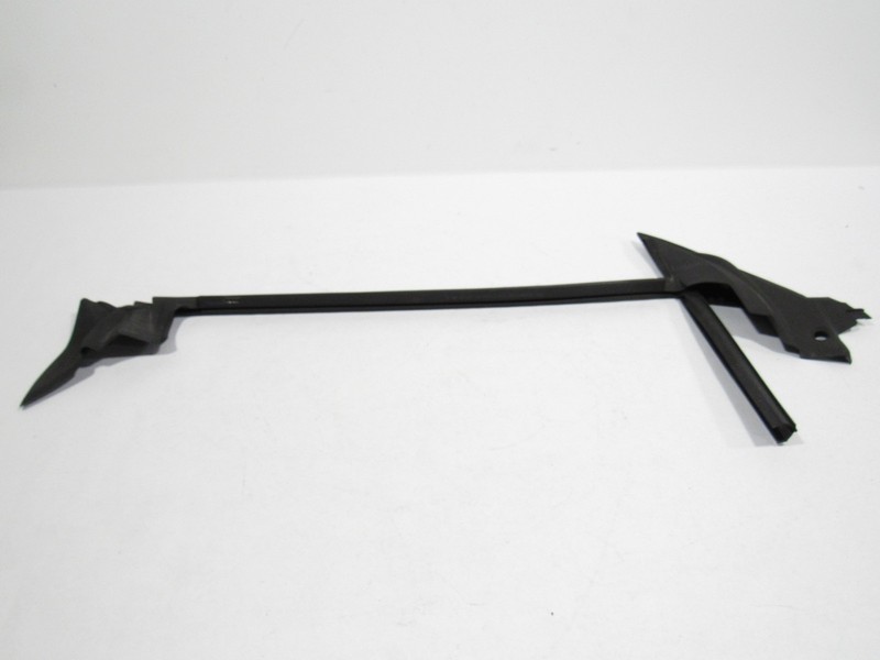 19-23 Mercedes CLS450 C257 2021 Front Left Door Window Weatherstrip Seal ; :A