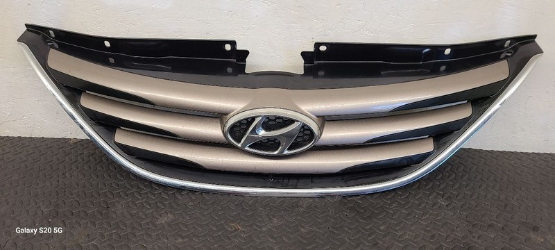 2014 Hyundai Sonata Upper Grille Assembly Gold OEM 86350-3Q700