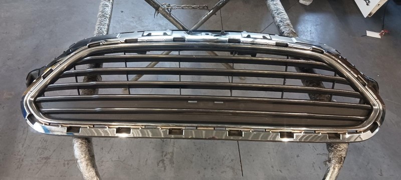 14-'19 FORD FIESTA upper Grille OEM Grade B