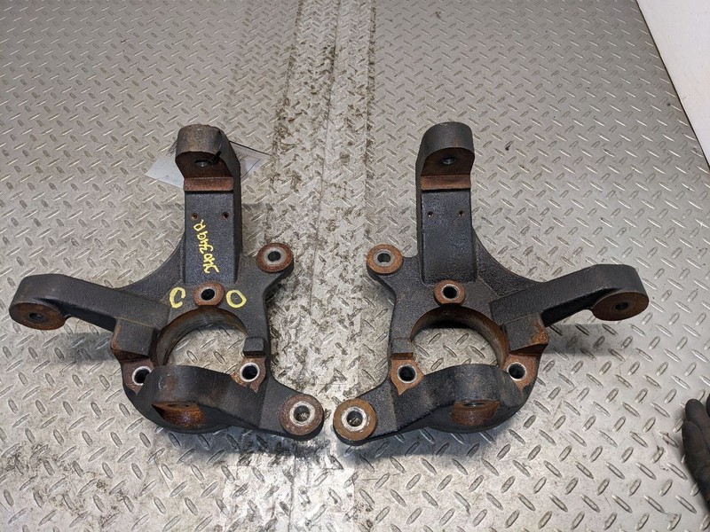 Front Steering Knuckle For Chevrolet Silverado GMC Sierra 1500 99-07 Lift Kit