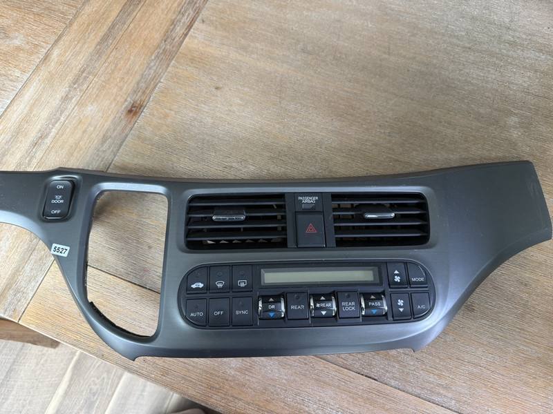 05-10 HONDA Odyssey AC HEAT DASH Bezel TRIM With Vent GRILLS / HAZARD Switch OEM