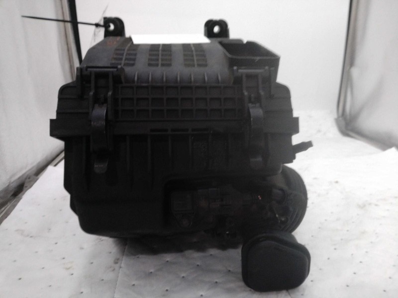 Used Air Cleaner Assembly fits: 2019 Hyundai Santa fe 3.3L VIN 7 8th digit GDI G