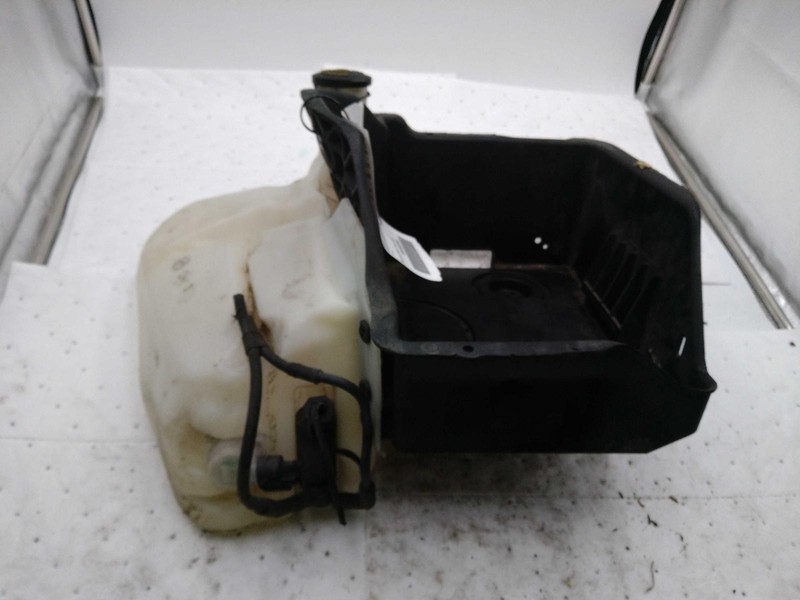 2017 Lincoln Navigator Washer Fluid Reservoir OEM White 3.50L 147K Miles