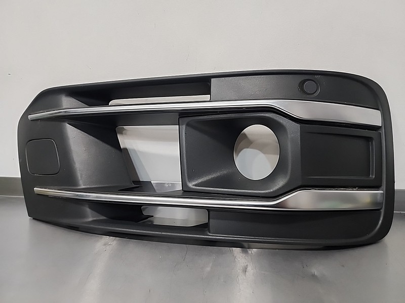 2017-2019 Audi Q7 Right Bumper Fog Light Grille Cover4M0807682S RH With Sensor