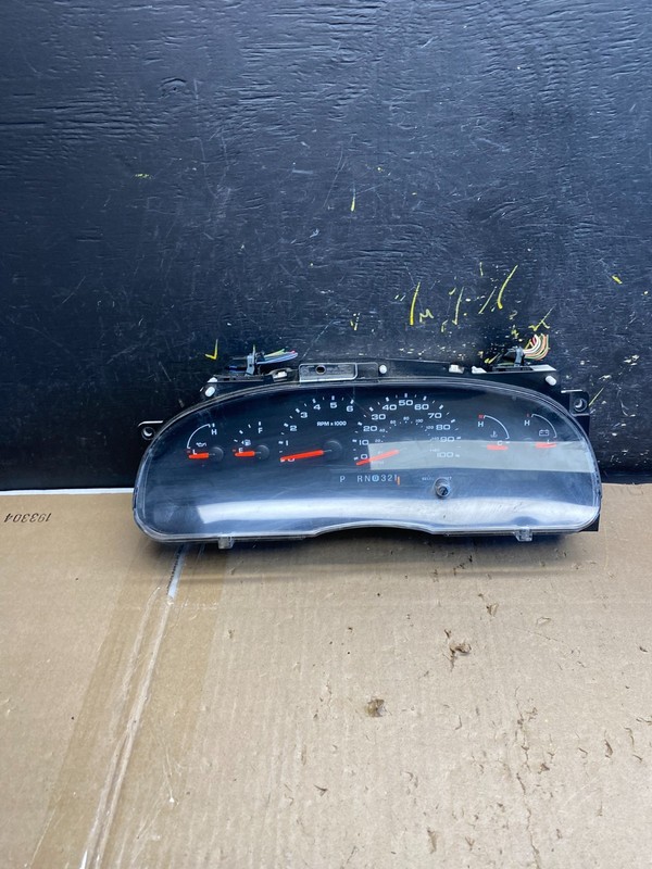 2006 Ford E350 Gauge Speedometer Cluster OEM ab2112 DG