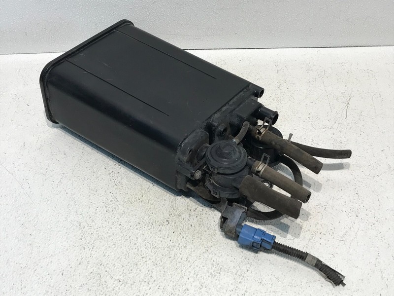 01-04 Toyota Sequoia SR5 V8 Gas Fuel Vapor Charcoal Canister OEM 77740-0C011