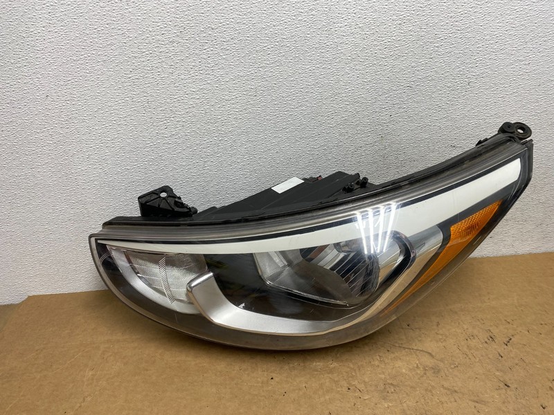 2015 to 2017 Hyundai Accent Left Driver LH Halogen Headlight OEM AD5250 DW