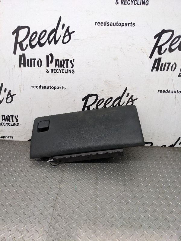 1999 - 2006 Chevrolet Silverado Sierra Glove Box OEM 00 01 02 03 04 051175566