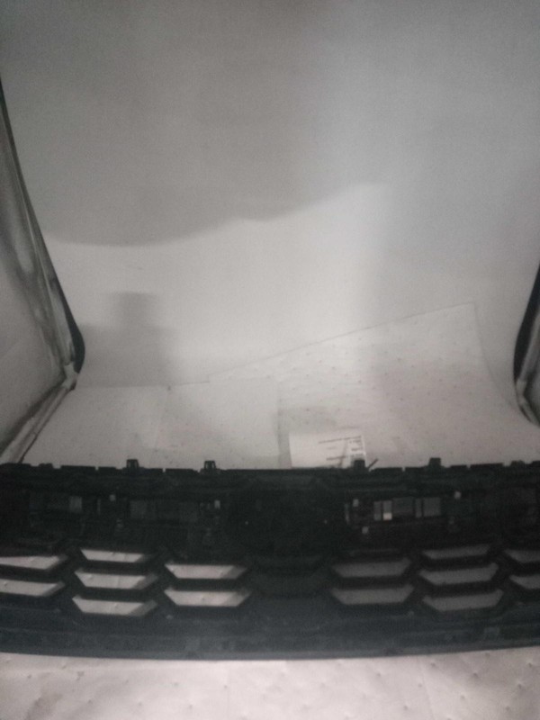 2018 Subaru XV Crosstrek Silver Front Grille OEM Used 91122FL100