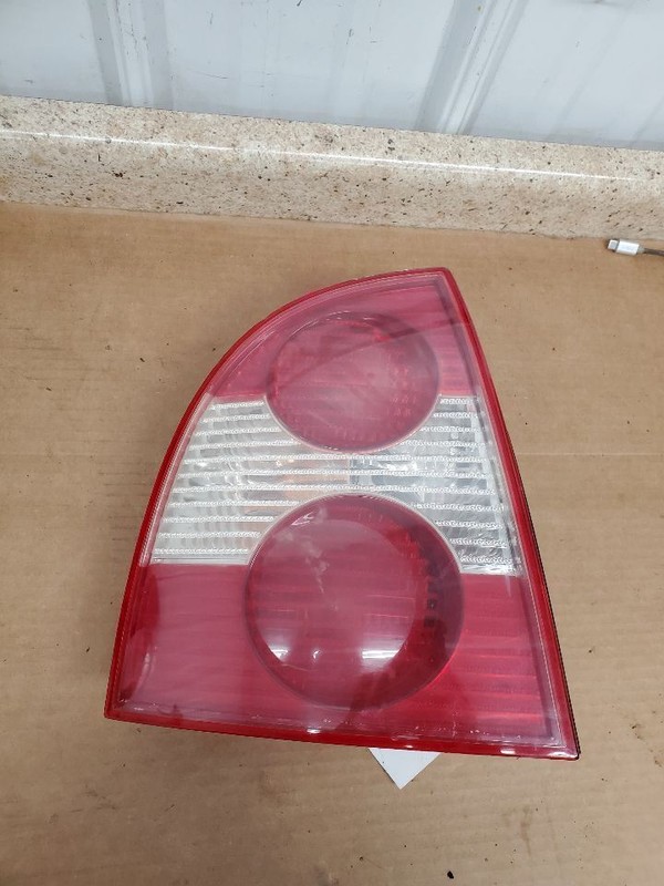 Driver Left Tail Light Excluding W8 Sedan Fits 01-05 PASSAT 292043