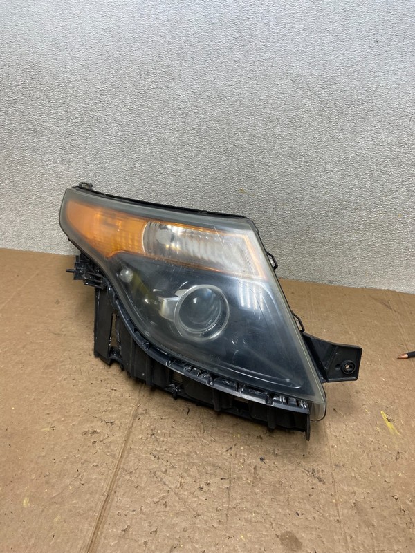 2011 to 2015 Ford Explorer Right Passenger Halogen Headlight Oem AA4228 DW
