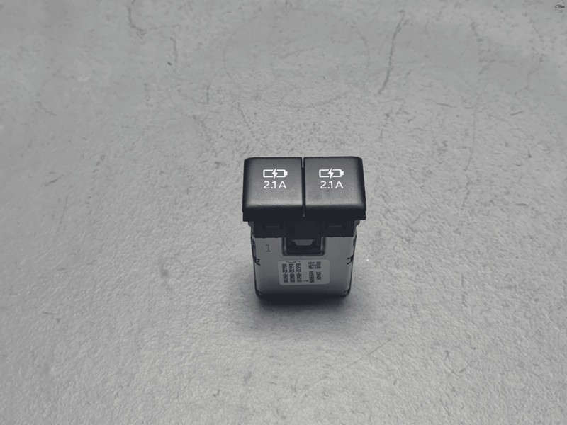2017-19 Toyota Highlaner Center Console Dual USB 2.1A Charging Port Adapter OEM