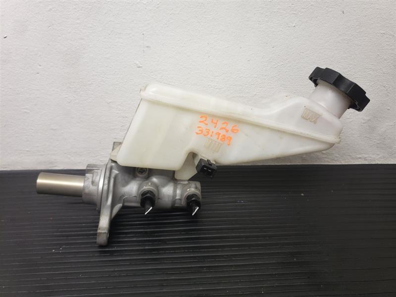 17-19 Hyundai Elantra Sedan Brake Master Cylinder OEM 58510-F2400
