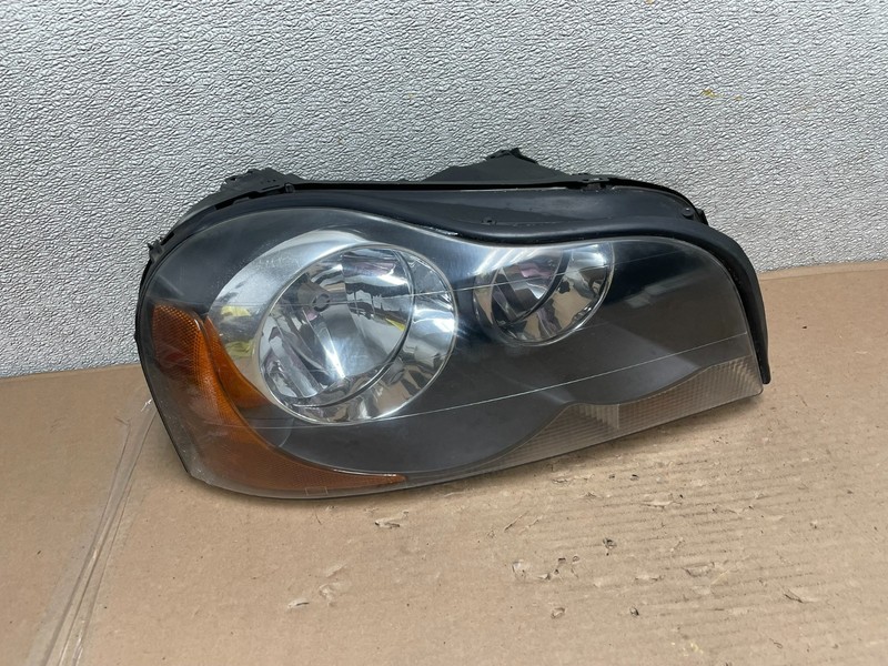 2003 to 2006 Volvo XC90 Right Passenger Rh Side Headlight Halogen AA9993 DW