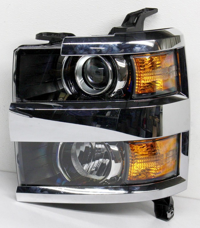 OEM Left Driver Side Halogen Headlamp For Chevy Silverado 2500, 3500 84388592