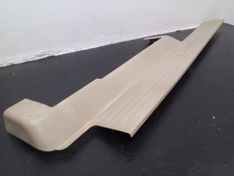 02-06 Cadillac Escalade Front Right Passenger Scuff Plate Tan OEM 10359441