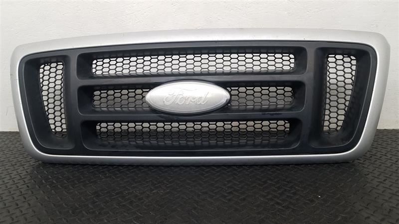 04-08 Ford F150 Front Grille Assembly Silver OEM 4L3Z-8200-AA