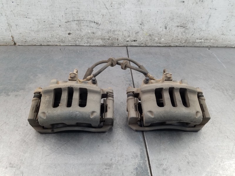 2003 03 04 Mercury Marauder Front Brake Caliper Set #6869 H6