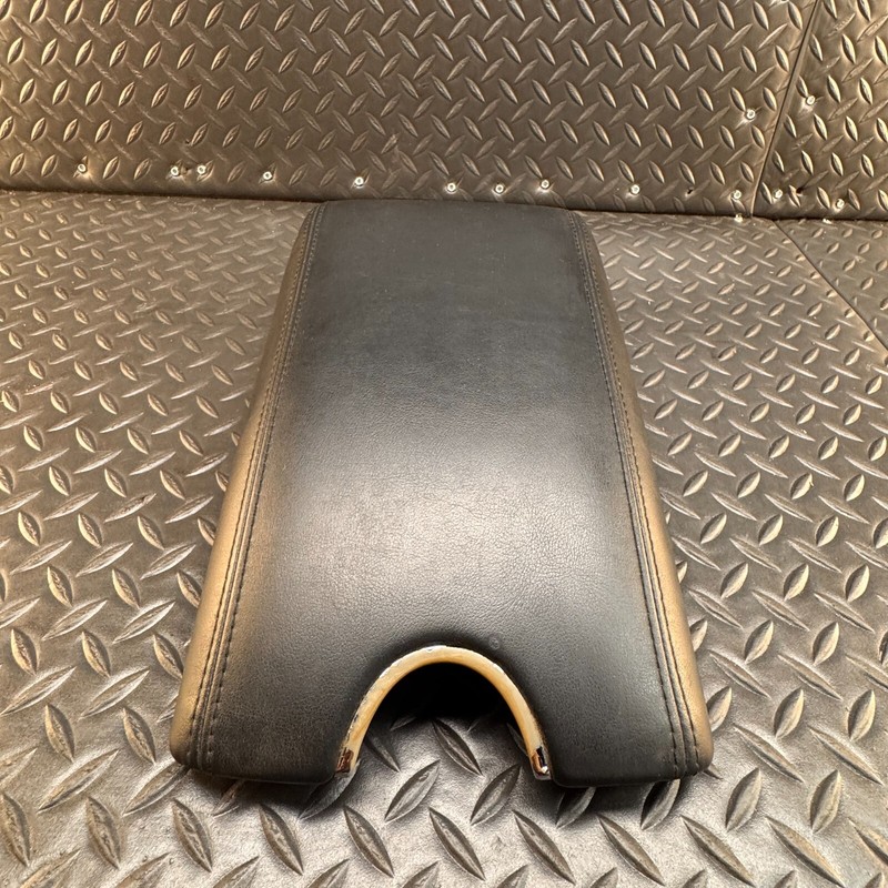 07-14 Infiniti G37s FRONT CENTER CONSOLELEATHER ARMREST LID PFNS1001-1OEM