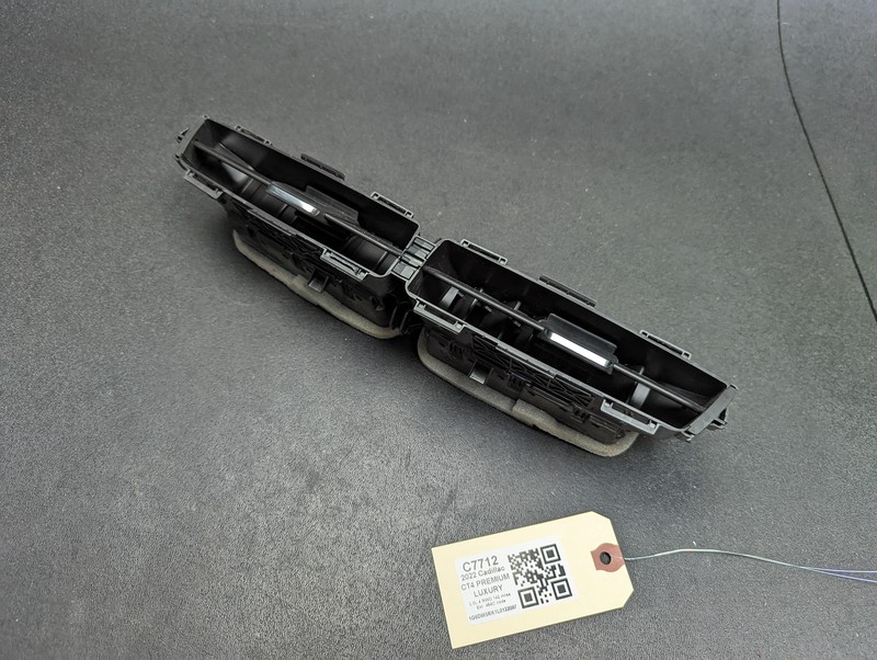 Dashboard Center A/C Heater Vent Grille 2022 Cadillac CT4 84732087 2021
