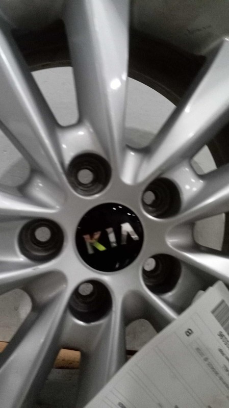 2019 Kia Sorento OEM Wheel 17x7 Alloy White w/TPMS, 72000 Miles, Used