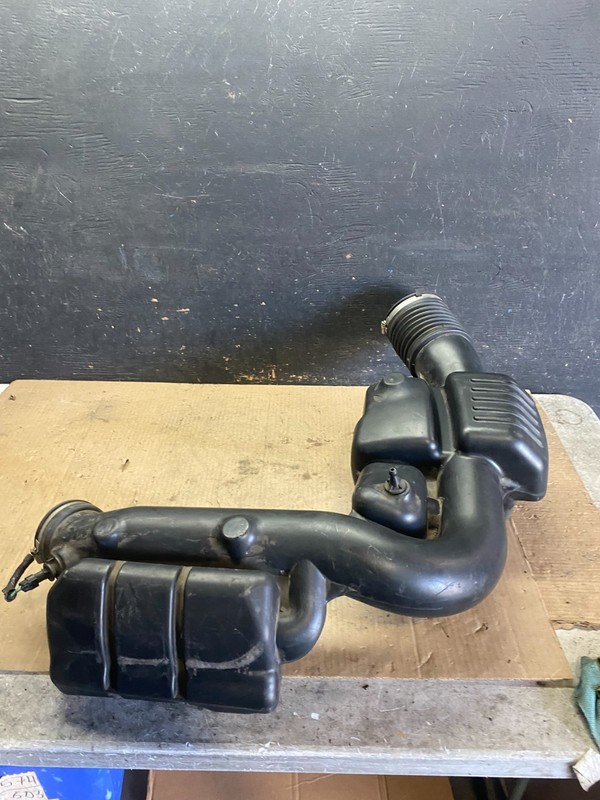 2011 - 2019 Dodge Durango 3.6L Grand Cherokee Resonator Air Intake Tube q5846 DG