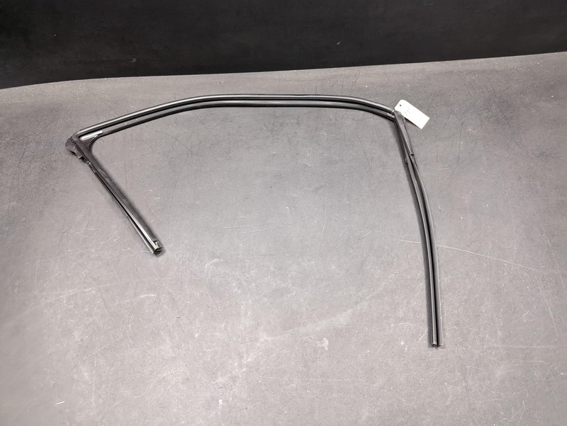 Front Right Door Window Glass Run Channel 2021 Nissan Kicks 80330-5RB0A 18 - 22