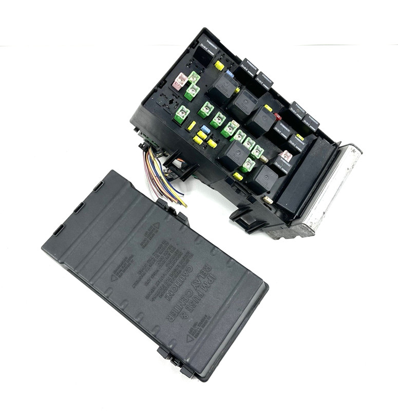2003-2005 Chrysler Town Country Engine Fuse Box Junction Box Module P05144506AC