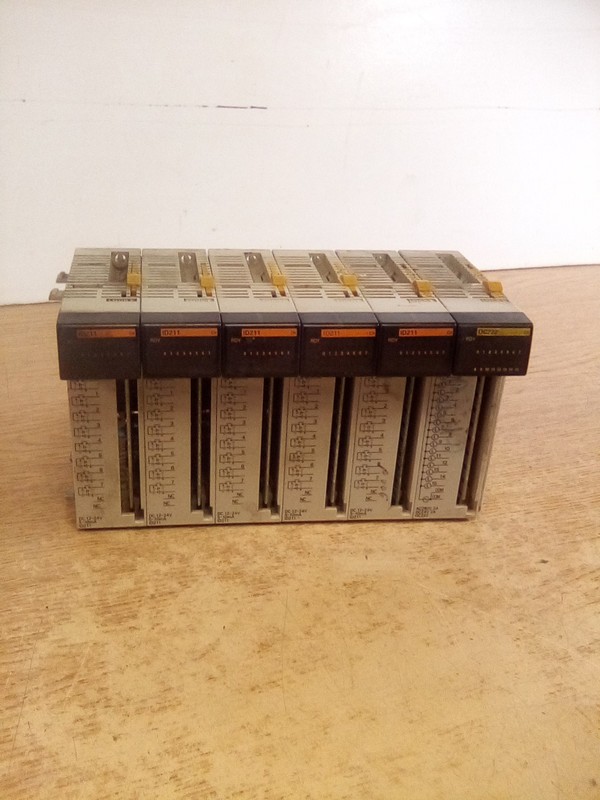 Lot Of 6 (1) Omron CQM1-0C222 Output Module W/ 5 Omron CQM1-ID211 Input Module's
