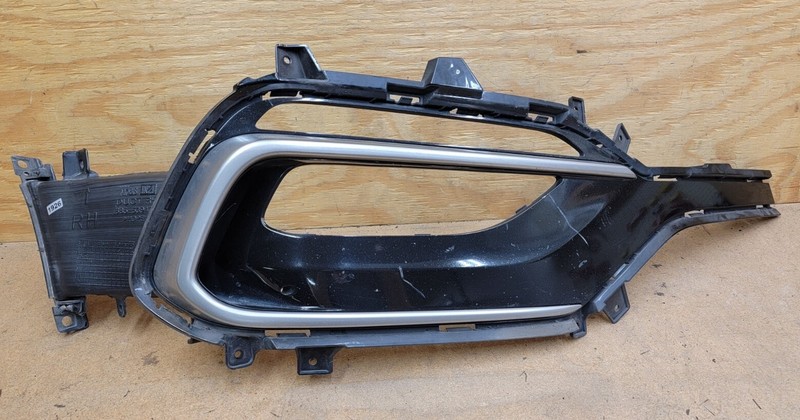 2017 2018 Hyundai Santa Fe Sport Right RH Side Fog Light Trim Garnish Bezel OEM