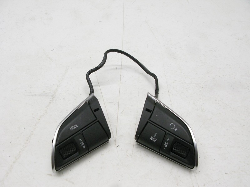 13-16 AUDI B8 A4 S4 Q7 STEERING WHEEL SWITCH BUTTONS MULTIFUNCTION OEM 041723