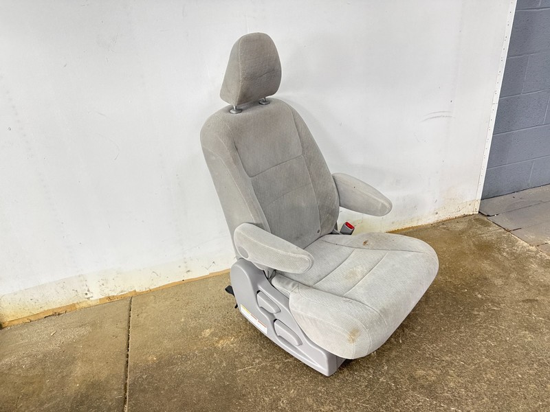 2015 - 2020 TOYOTA SIENNA REAR 2ND ROW RIGHT PASSENGER SIDE SEAT COMPLETE OEM