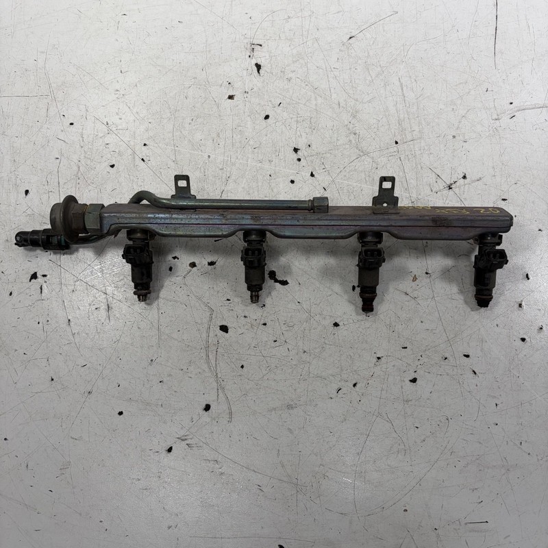 02-04 Acura RSX Base Fuel Rail 16620-PND-003 OEM