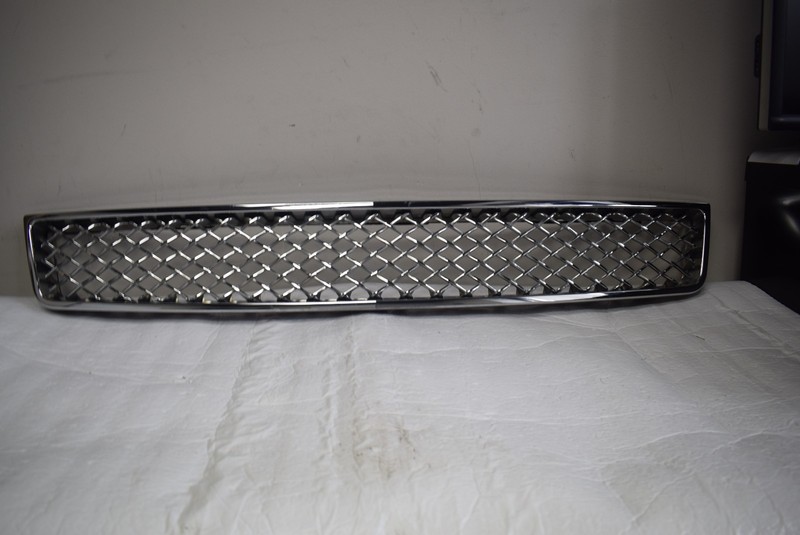 2009-2014 Chevrolet Avalanche Suburban Tahoe Front Lower Grille 15944326 OEM