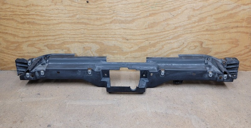 2007 2008 2009 2010 2014 GMC Yukon XL Front Grille Mount Panel Upper Bracket OEM