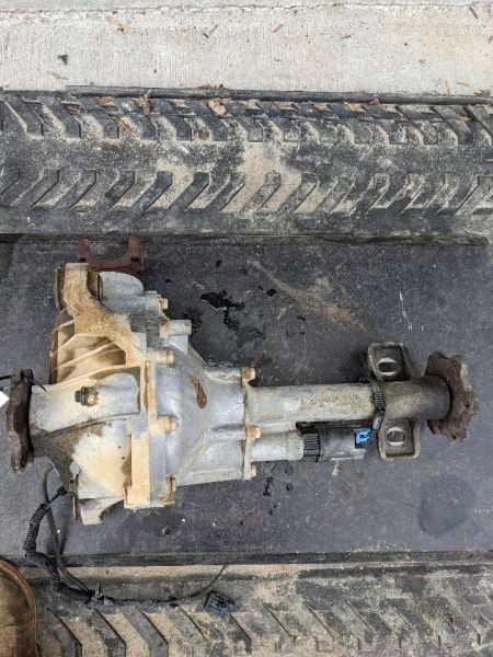Carrier Front Axle Classic Style Opt GT4 Fits 99-07 SIERRA 1500 PICKUP 1114060