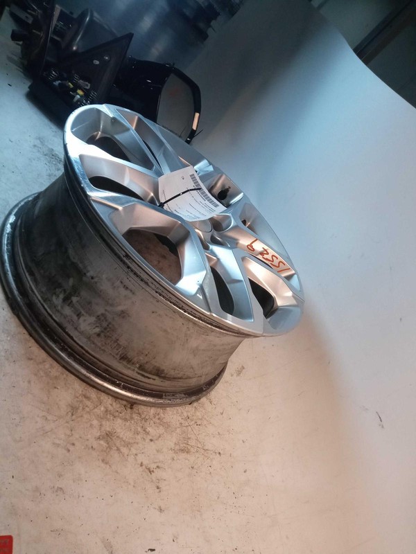 2018 Chevrolet Traverse 18 Grey Wheel OEM 23165677 - Minor Scratches