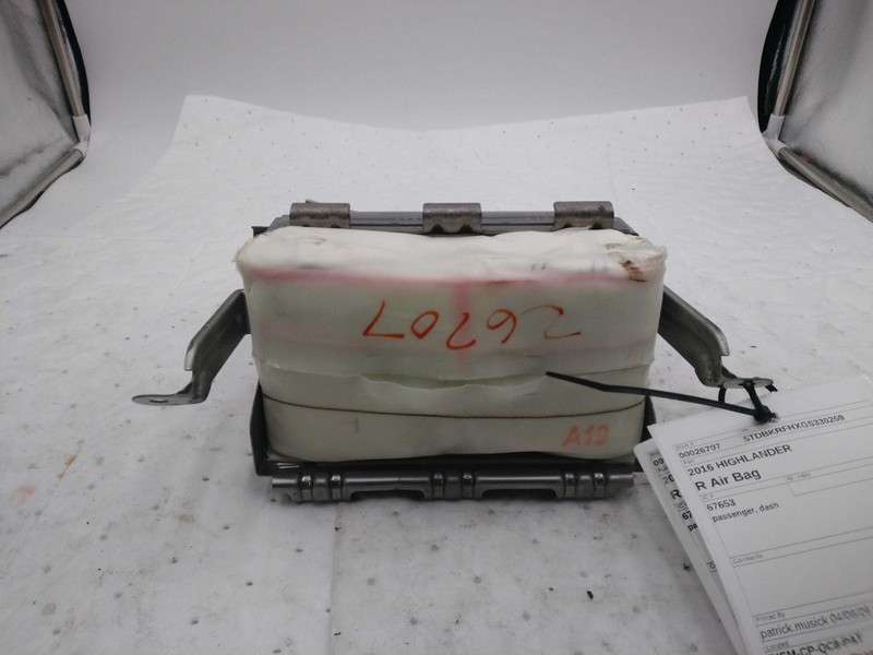 Used Right Instrument Panel Air Bag fits: 2016 Toyota Highlander passenger dash