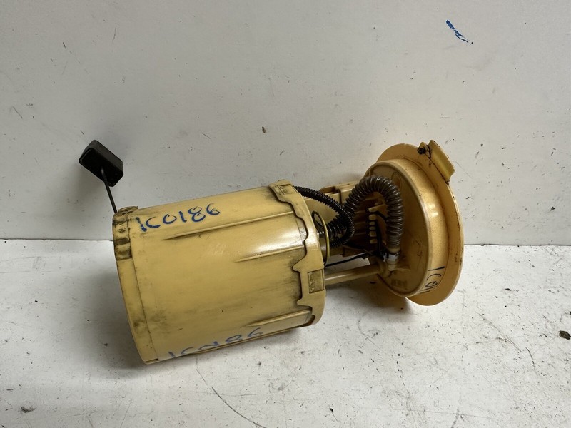 2006 VW Jetta TDI Sedan Diesel Fuel Pump w Sending Unit & Bracket