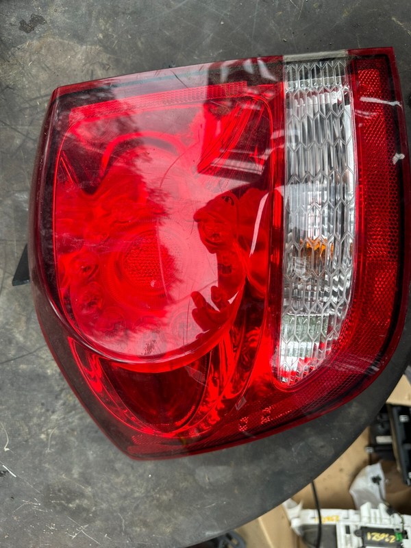 11-20 DODGE JOURNEY OEM LH REAR TAILLIGHT ASSEMBLY - LED W/O BLACK BEZEL DRIVER