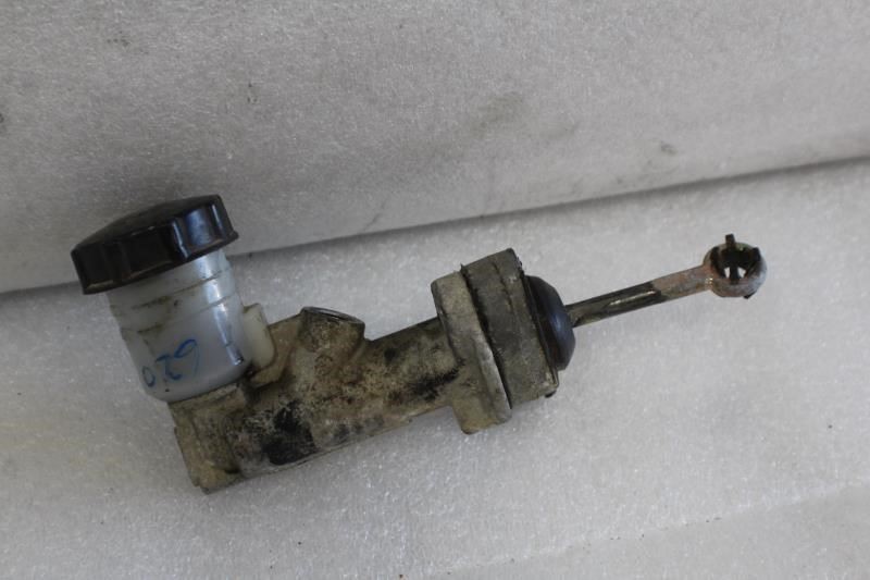 1984 1985 1986 1987 1988 CHEVROLET CORVETTE CLUTCH MASTER CYLINDER