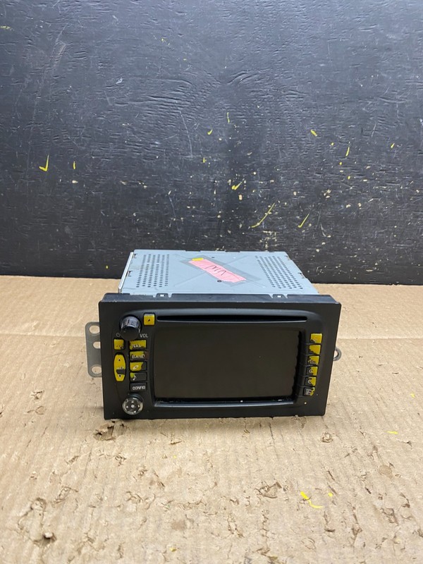 2003-2004 Cadillac Escalade Radio CD DVD GPS Navigation Screen Display V1585 DG
