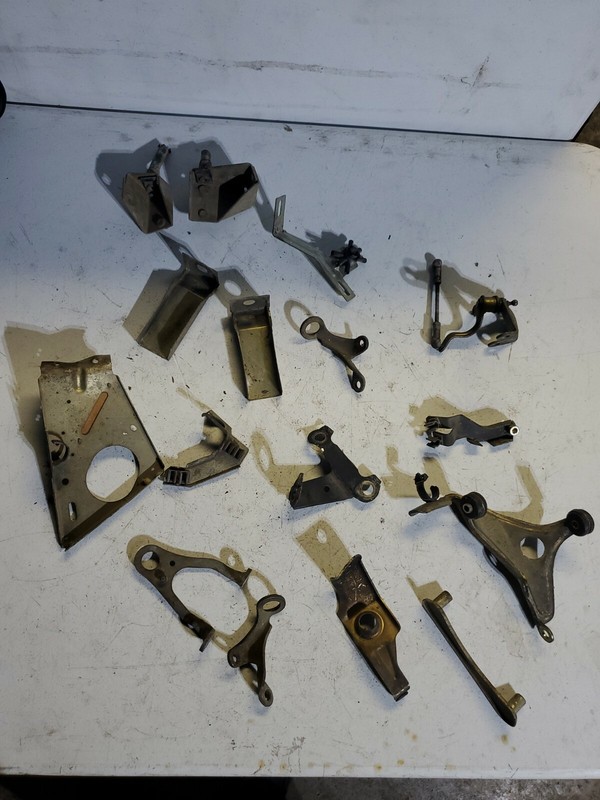 380SL 450SL R107 OEM MERCEDES BENZ MOUNTS BRACKETS LOT 1985
