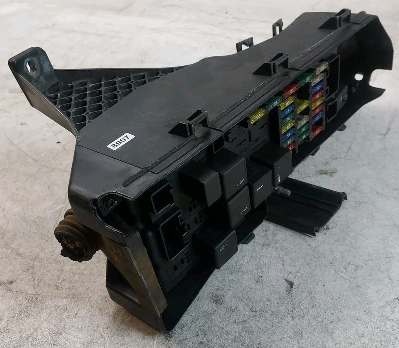 2001-2005 Volvo S60 R 2.5L M/T Under Hood Fuse Relay Box Housing 9494210 OEM
