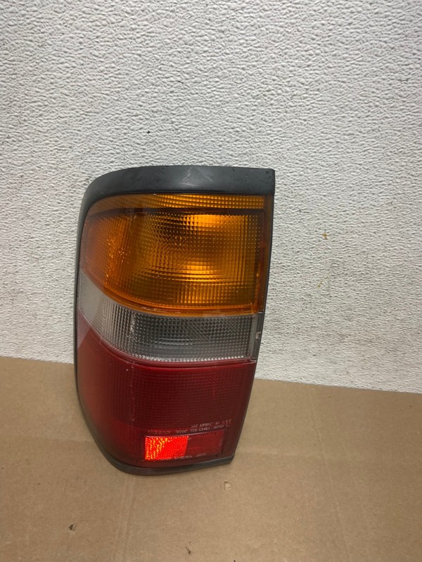 1996 - 1998 Nissan Pathfinder Left Driver LH Side Tail light Oem AE4881 LK